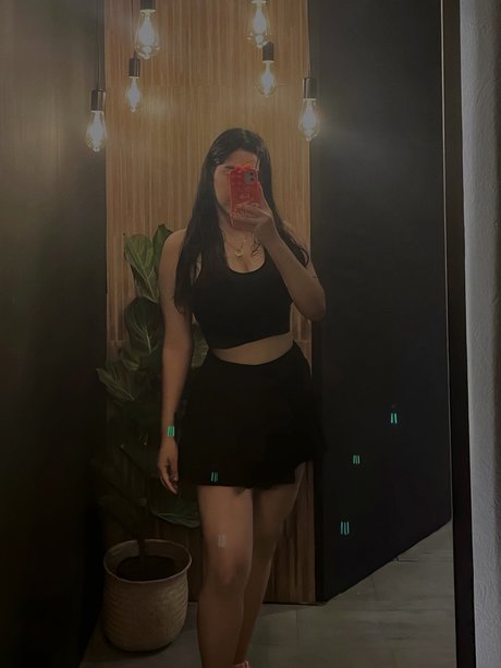 Foto di nudo di fuga di OnlyFans di Niza Salvador