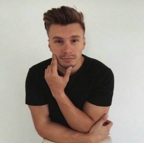 Foto di nudo di fuga di OnlyFans di Alpha Lord Levi