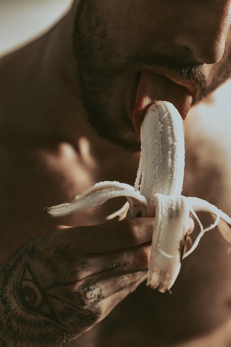 Foto di nudo di fuga di OnlyFans di Alternativa 18