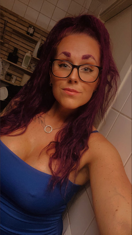Foto di nudo di fuga di OnlyFans di Alpina
