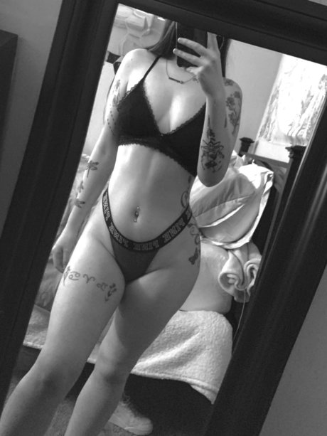 Foto di nudo di fuga di OnlyFans di Auralynn