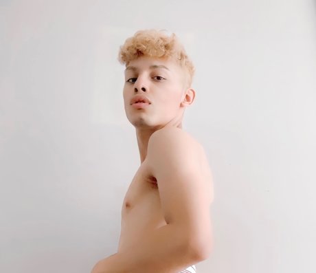Foto di nudo di fuga di OnlyFans di Aimer Lapollo