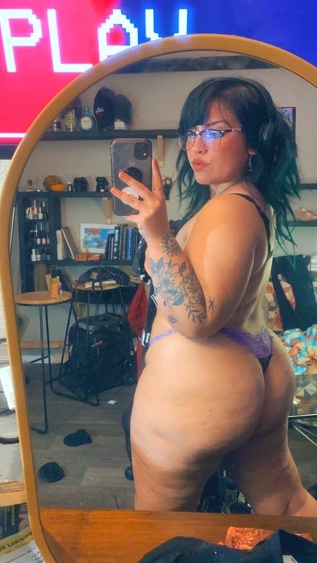 Foto di nudo di fuga di OnlyFans di Heximonia Alexandra Von 