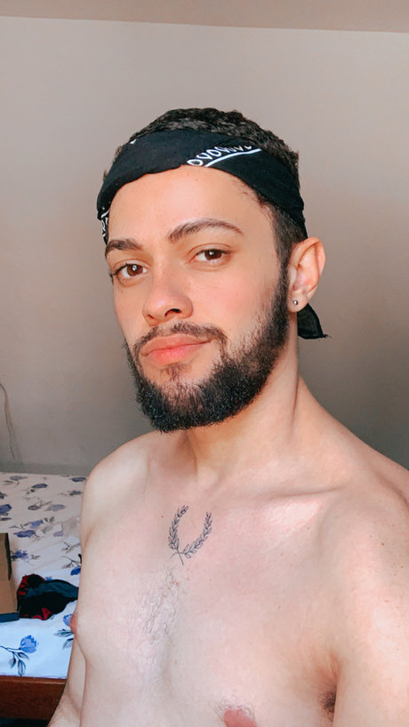 Foto di nudo di fuga di OnlyFans di Aires 