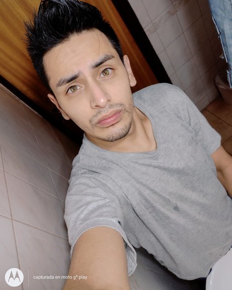Foto di nudo di fuga di OnlyFans di Nino Lohan