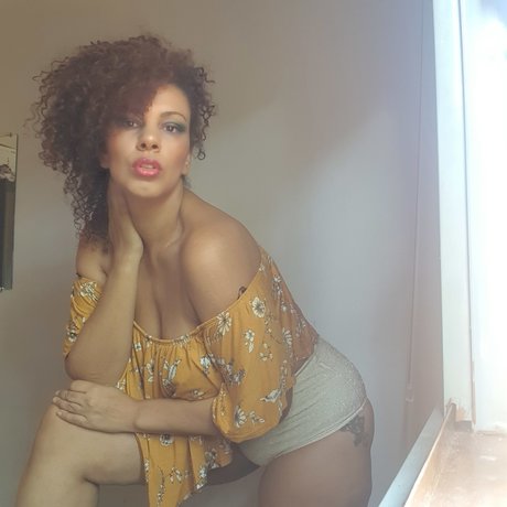 Foto di nudo di fuga di OnlyFans di Nina Sanctos