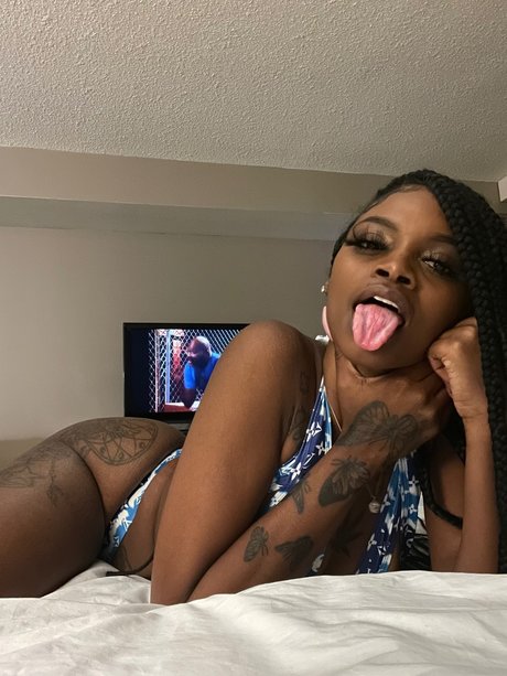 Foto di nudo di fuga di OnlyFans di Slime Thick With A Phat Click