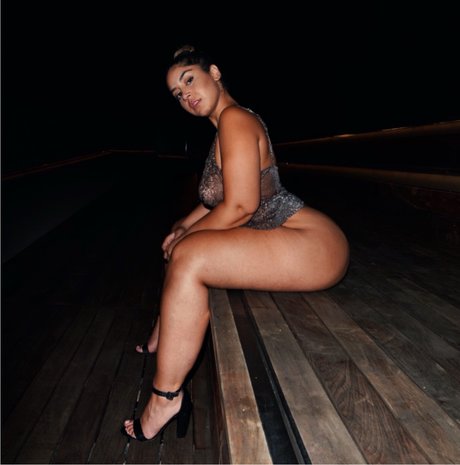 Foto di nudo di fuga di OnlyFans di Niloo