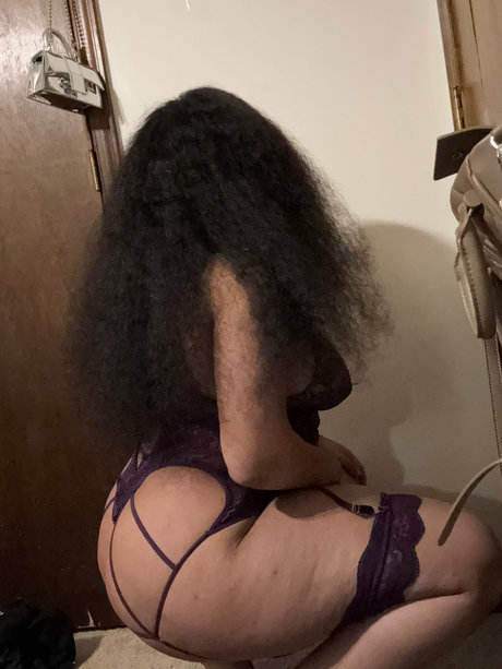 Foto di nudo di fuga di OnlyFans di Nila Juicy
