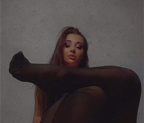 Foto di nudo di fuga di OnlyFans di Nikykikka