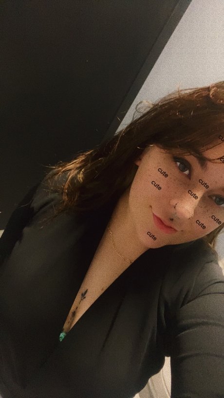 Foto di nudo di fuga di OnlyFans di Beth