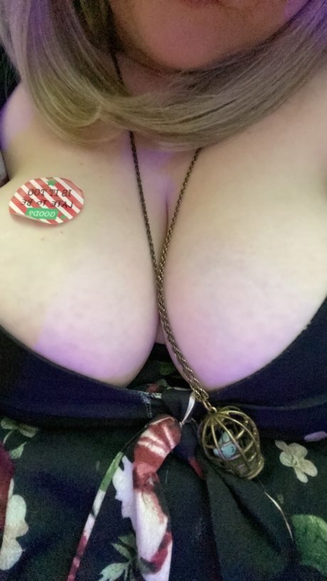 Foto di nudo di fuga di OnlyFans di Helen