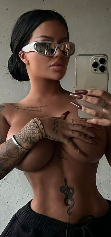 Foto di nudo di fuga di OnlyFans di Enise Sude