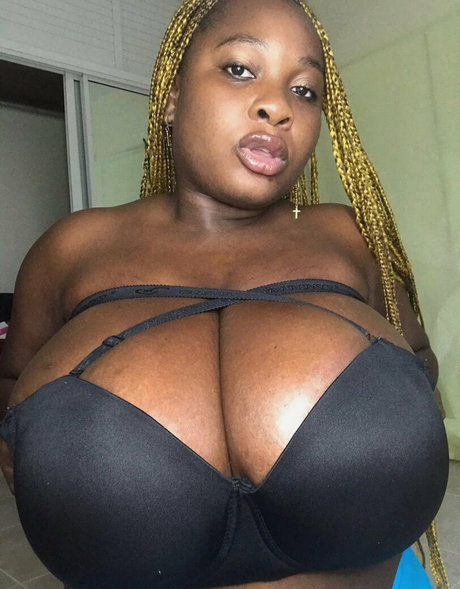 Foto di nudo di fuga di OnlyFans di Queendiamond
