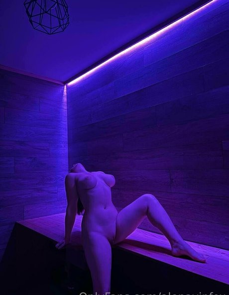Foto di nudo di fuga di OnlyFans di Alenavipfox