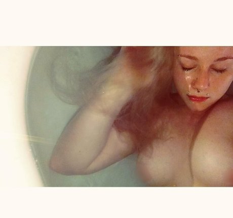 Foto di nudo di fuga di OnlyFans di Penrose