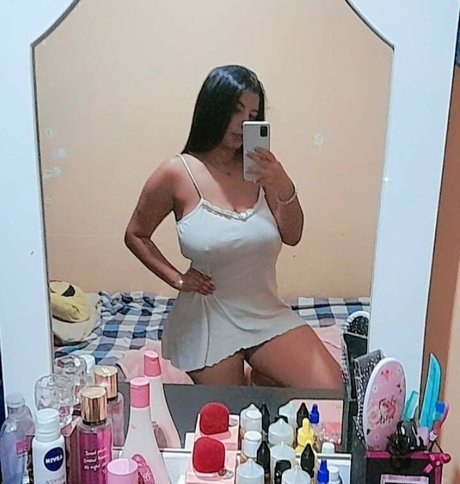 Foto di nudo di fuga di OnlyFans di Marilsalopez98