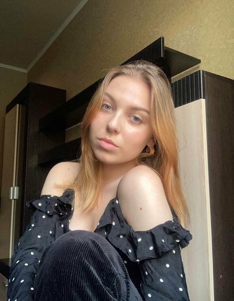 Foto di nudo di fuga di OnlyFans di Moonless