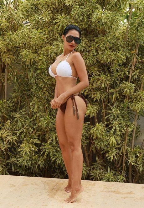 Simone E Simaria