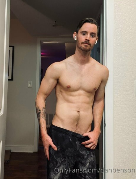 Foto di nudo di fuga di OnlyFans di Danbenson