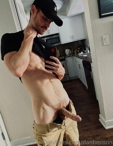 Foto di nudo di fuga di OnlyFans di Danbenson