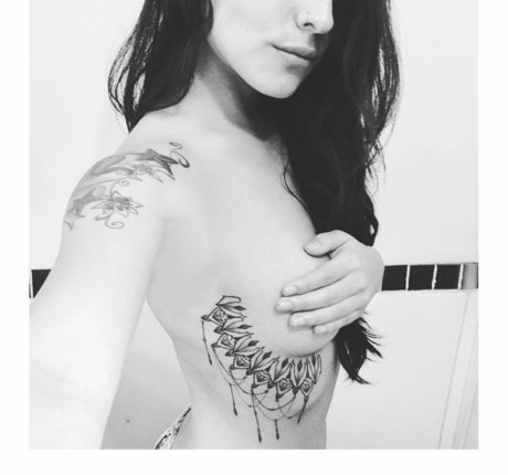 Foto di nudo di fuga di OnlyFans di Bia Miyuki
