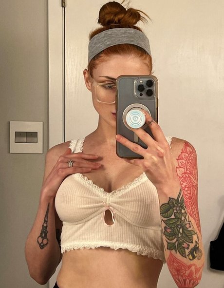 Foto di nudo di fuga di OnlyFans di Katierosecoloredglasses