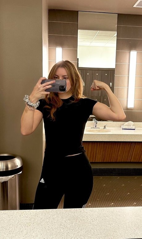 Foto di nudo di fuga di OnlyFans di Vkunia