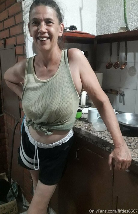Foto di nudo di fuga di OnlyFans di Aloneruth