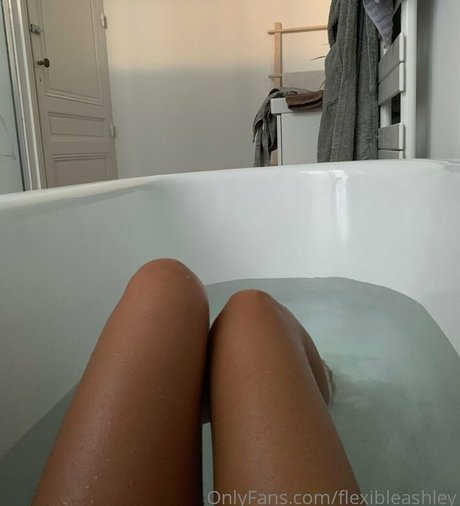 Foto di nudo di fuga di OnlyFans di Flexibleashley