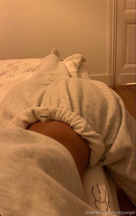 Foto di nudo di fuga di OnlyFans di Flexibleashley