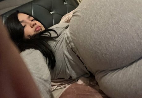 Foto di nudo di fuga di OnlyFans di Villeyani