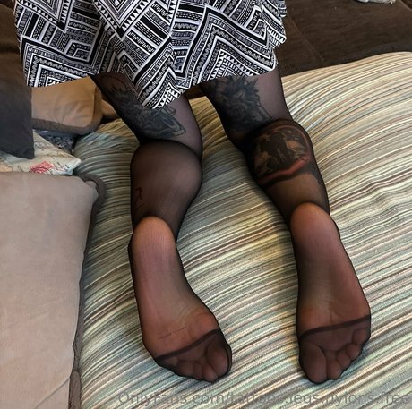 Tattooslegsnylonsfree