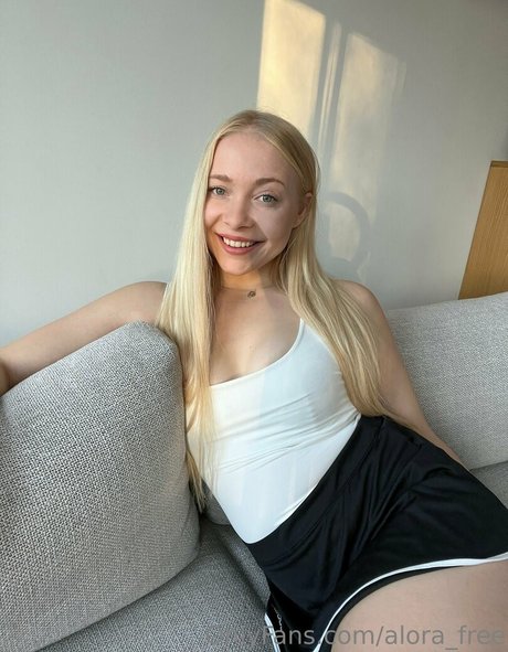 Foto di nudo di fuga di OnlyFans di Alorafree
