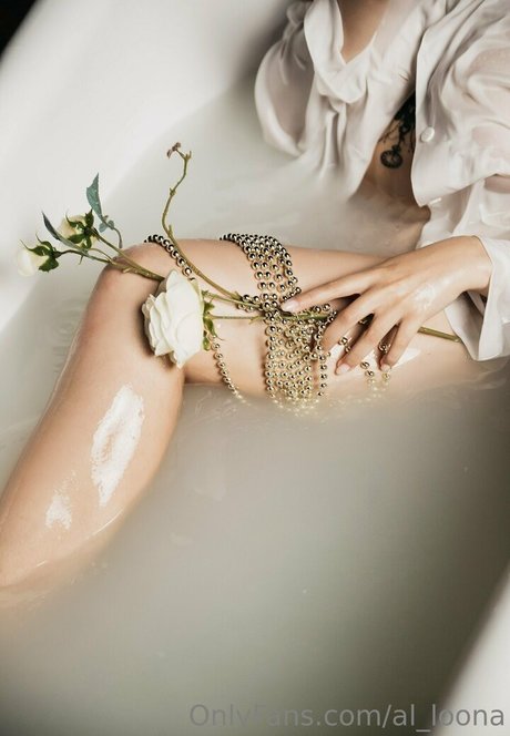 Foto di nudo di fuga di OnlyFans di Alloona