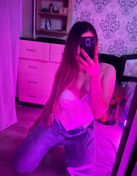 Foto di nudo di fuga di OnlyFans di Alloona