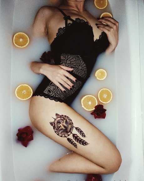 Foto di nudo di fuga di OnlyFans di Alloona