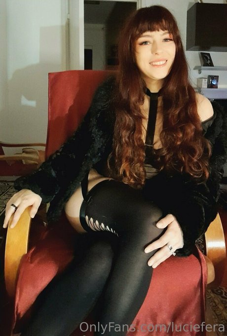 Foto di nudo di fuga di OnlyFans di Luciefera