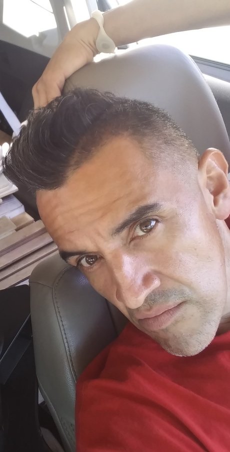 Foto di nudo di fuga di OnlyFans di Efren Garcia