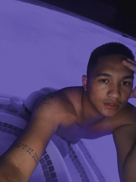 Foto di nudo di fuga di OnlyFans di Lanze