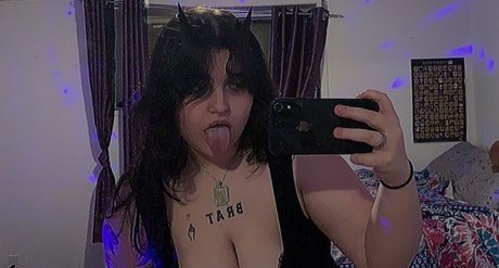Foto di nudo di fuga di OnlyFans di Nova