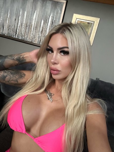 Foto di nudo di fuga di OnlyFans di Miss Notyourbarbie 