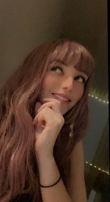 Foto di nudo di fuga di OnlyFans di Aera Swanson
