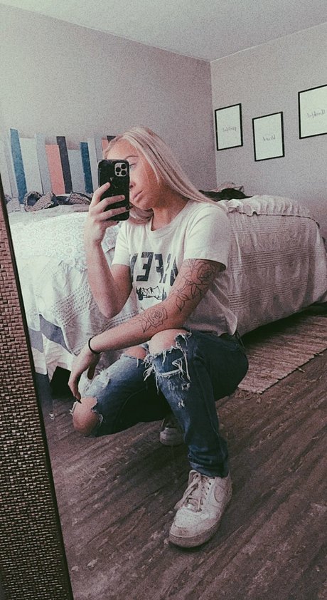 Foto di nudo di fuga di OnlyFans di Mandy