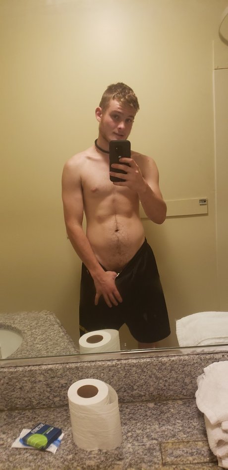Foto di nudo di fuga di OnlyFans di Chillin In The Backwoods