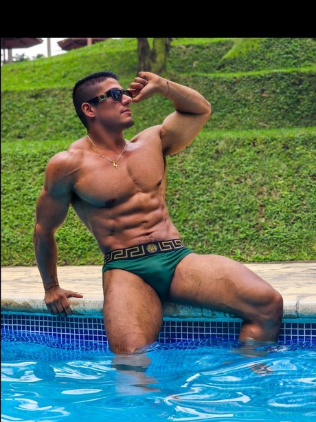 Foto di nudo di fuga di OnlyFans di Muscled Latino 