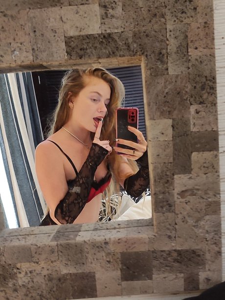 Foto di nudo di fuga di OnlyFans di Ali
