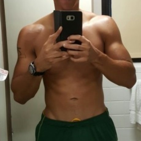 Foto di nudo di fuga di OnlyFans di Ares