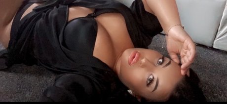 Foto di nudo di fuga di OnlyFans di Angel