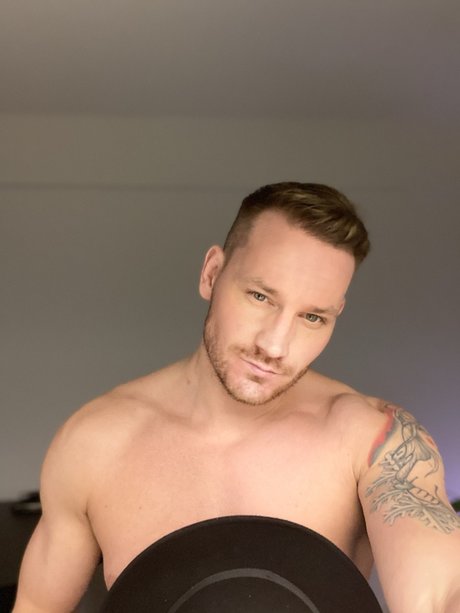 Foto di nudo di fuga di OnlyFans di Nordic Man
